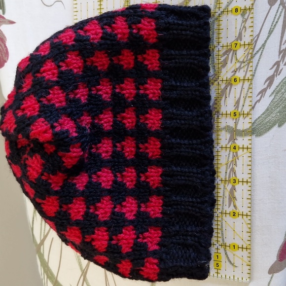 NWOT 100% wool black and red hat - Picture 4 of 4